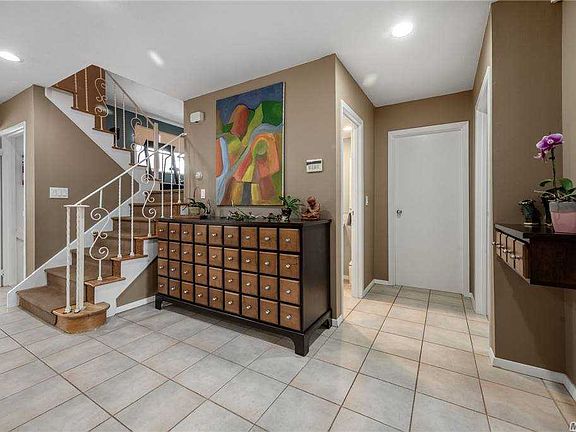 3rd image of 37 Gildare Dr