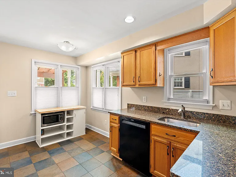 16 E Braddock Rd — Photo 15