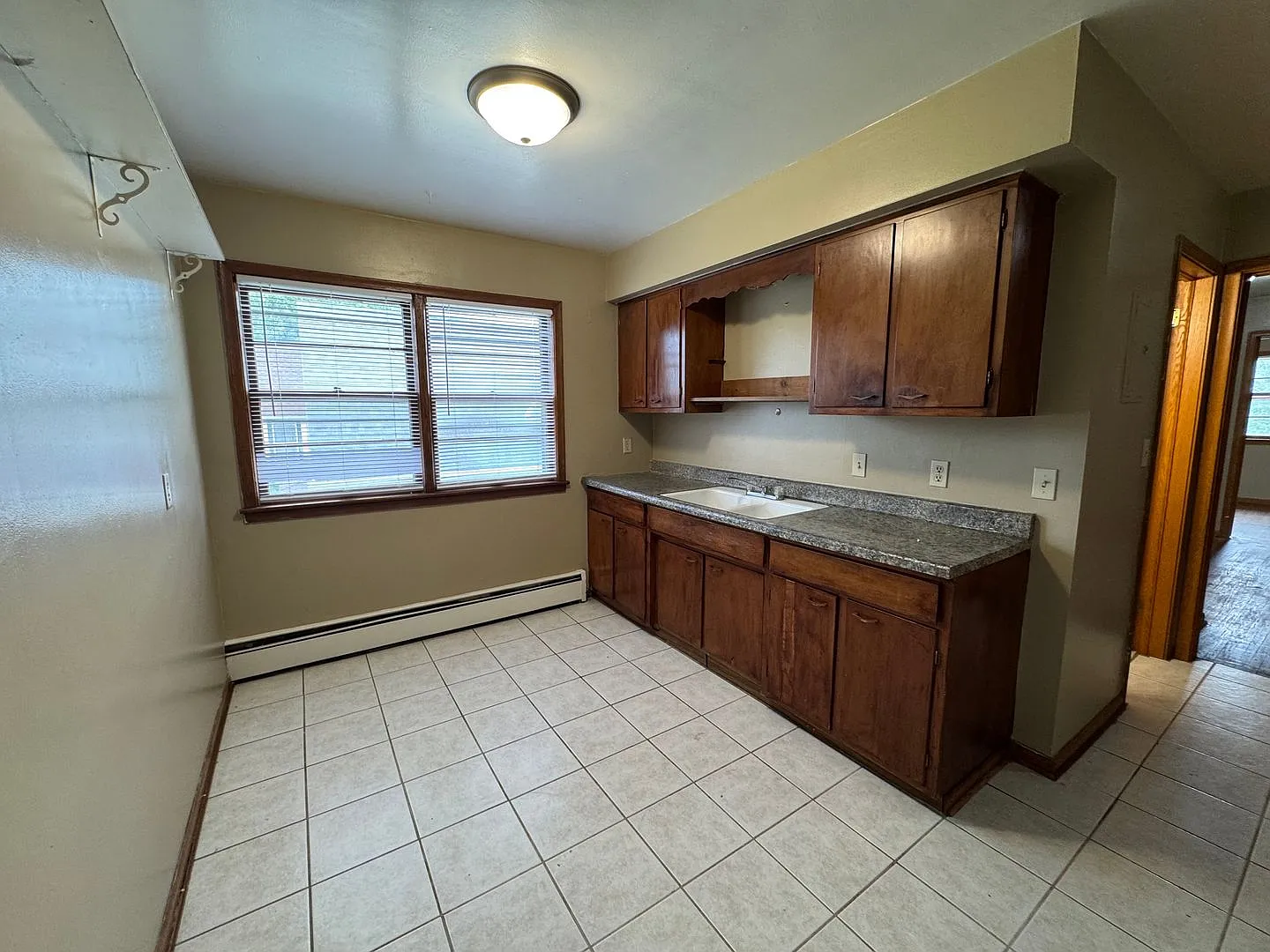 1360 Payne Ave — Photo 2