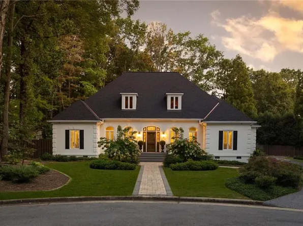 3 Elm Ridge Ct, Greensboro, NC 27408