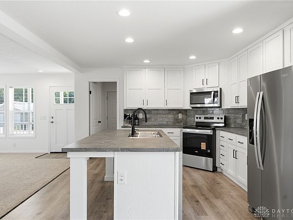 4th image of 431 Park Hls #31
