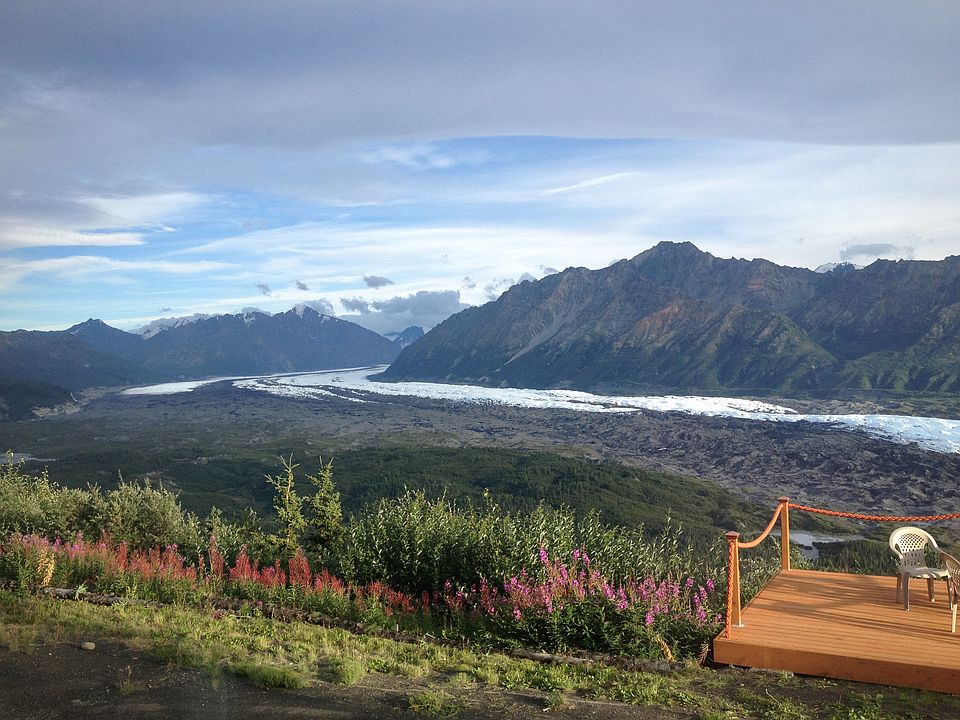 Deck overlooking glacier