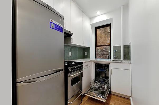 Rented by Aether Property Group | media 33