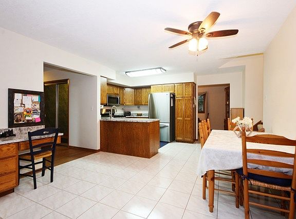 3rd image of 901 Stafford Ct