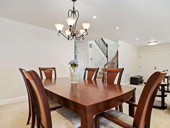 4th image of 132 James Ct