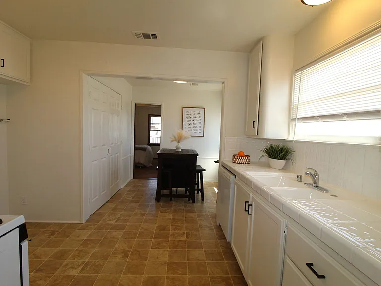 Charming Midtown Ventura Home- 3 Bedroom + 1.75 Bath — Photo 18