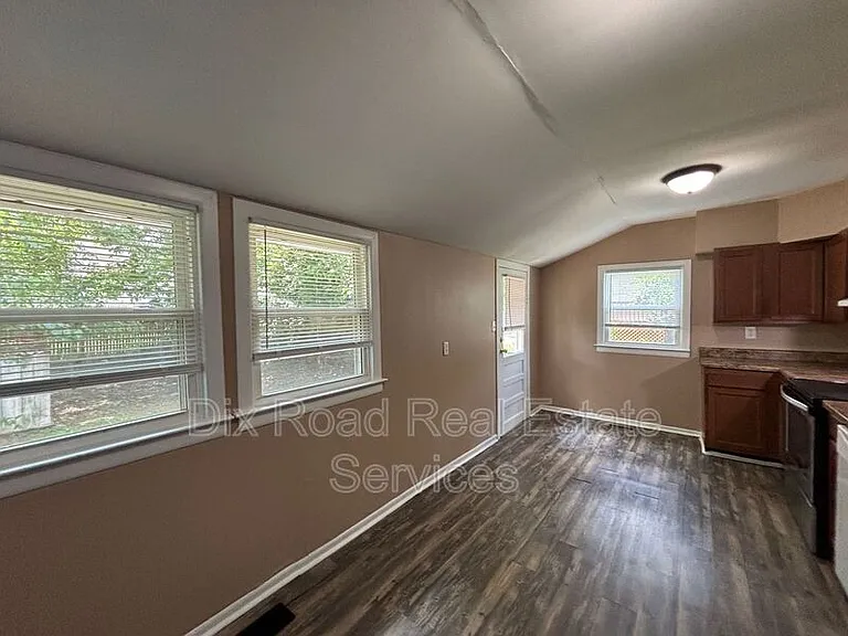 112 Heaton Ave — Photo 13