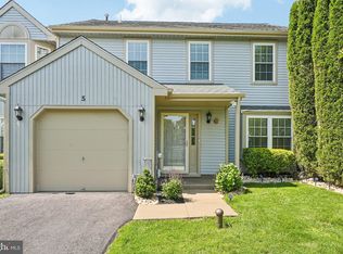 5 Locust Ln, Newtown, PA 18940