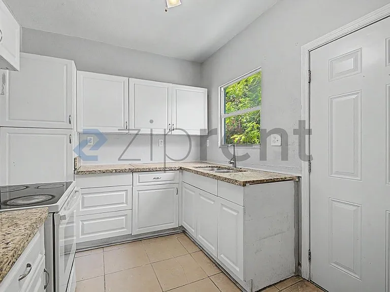 238 NE 57th St — Photo 8