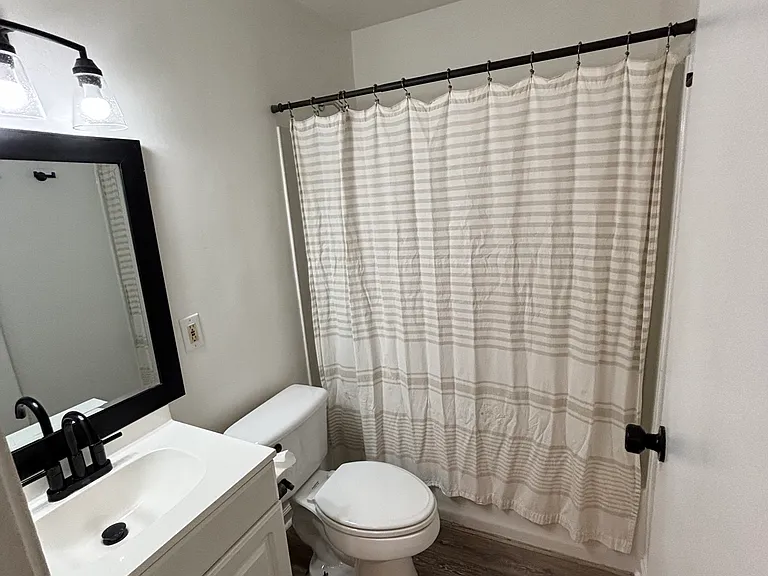 1711 Sarasota Ct — Photo 12