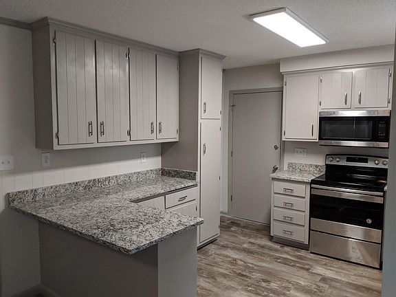 3rd image of 2260 Blakemore Dr