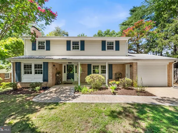 2726 Welcome Dr, Falls Church, VA 22046