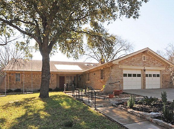2nd image of 217 W Tanglewood Dr
