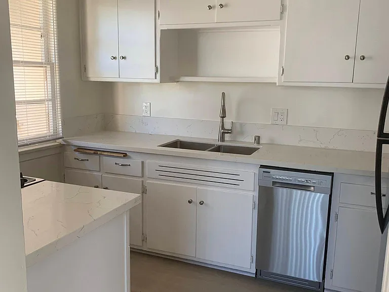 4 1241south Bundy Dr #4 — Photo 29