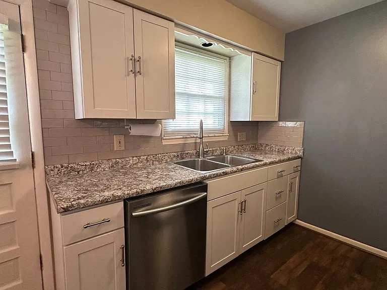 2807 Ashwood Ave #A — Photo 3