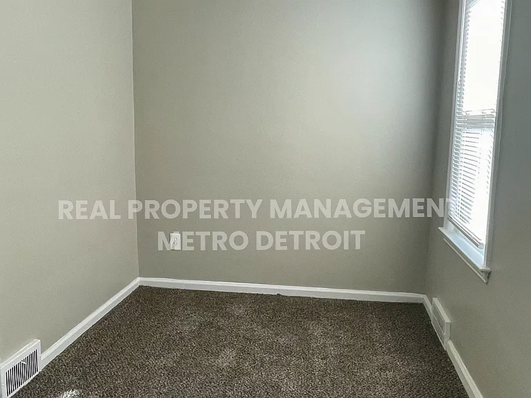 16210 Ferguson St — Photo 12
