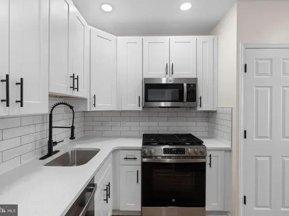 631 Mercy St, Philadelphia, PA 19148