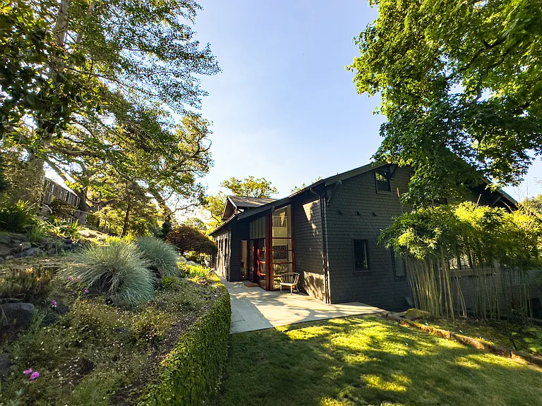 Eldridge Ave — Photo 1