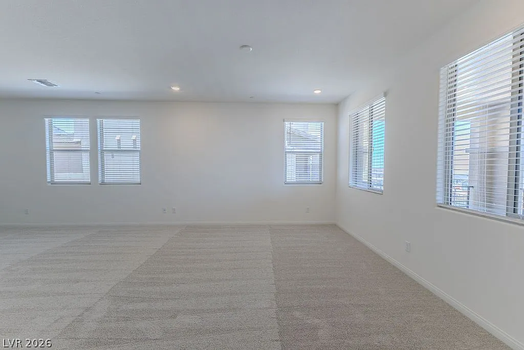 4 bed, 2.5 bath, 1947 sqft, $2,700 — Photo 3