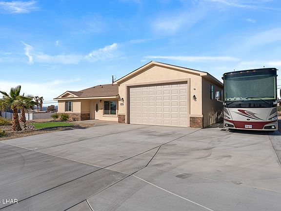2nd image of 3575 Clearwater Ln
