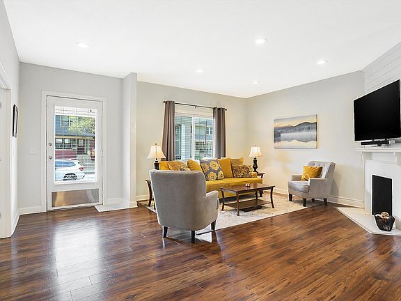 5th image of 2924 N Washington Blvd