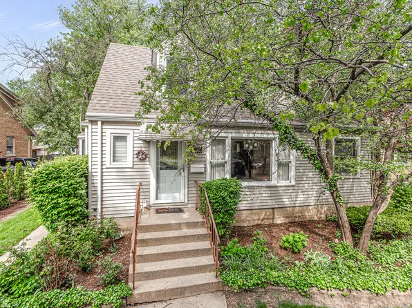 12134 Ann St, Blue Island, IL 60406