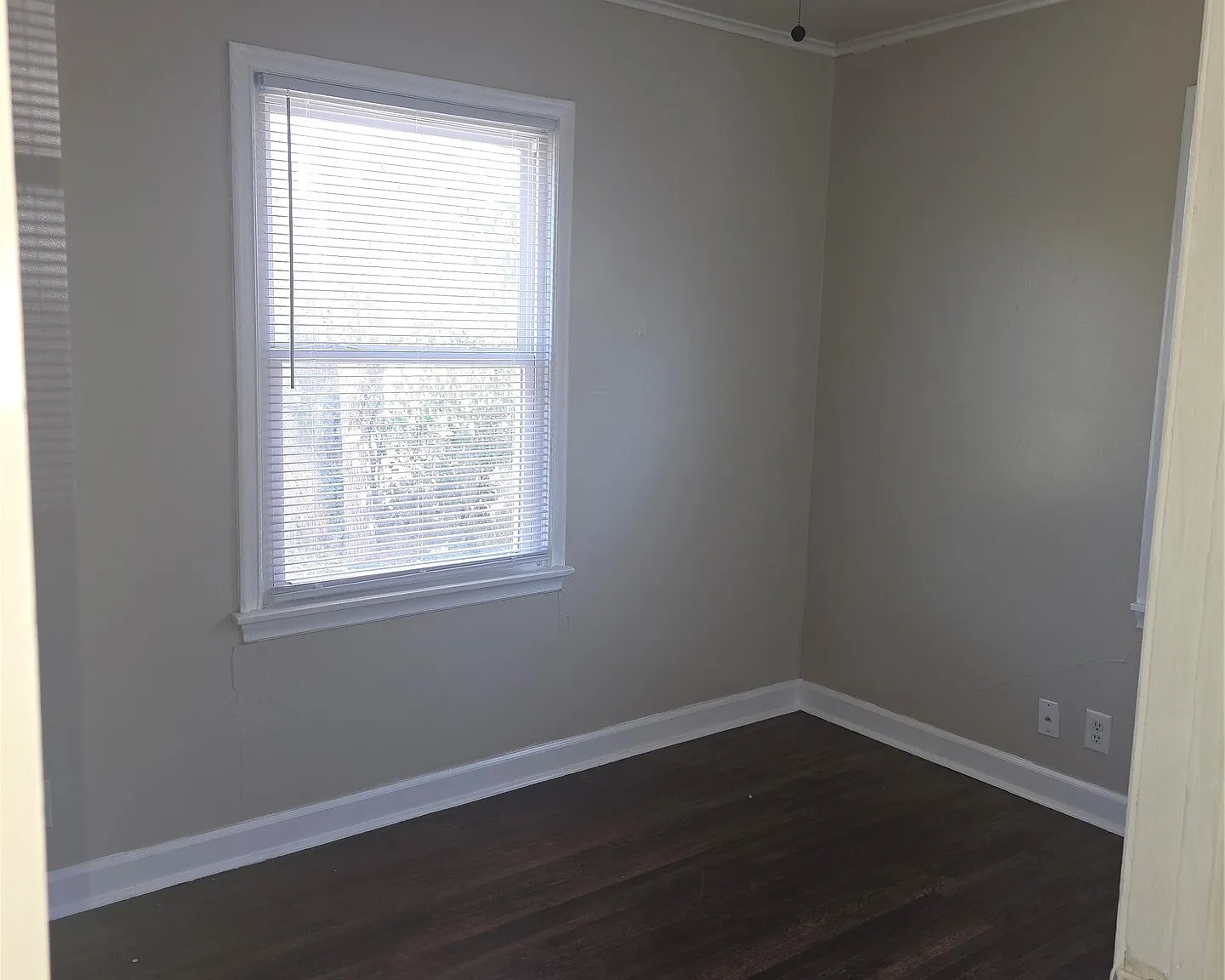 3 bed, 1.0 bath, 925 sqft, $1,100 — Photo 2