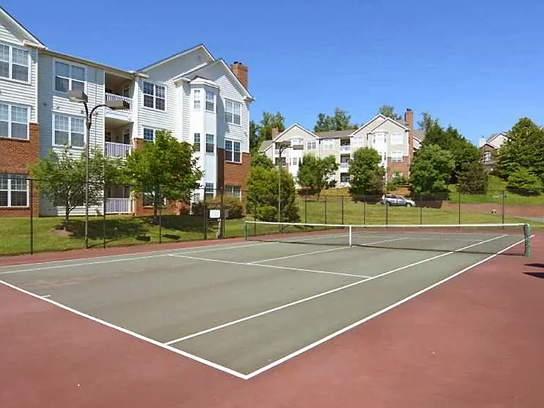 Carriage Hill Apartments — Photo 28