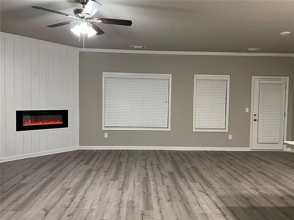 4 bed, 2.5 bath, 2000 sqft, $2,150 — Photo 2