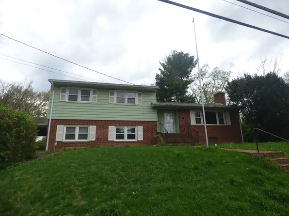 (undisclosed Address), Mc Lean, VA 22101