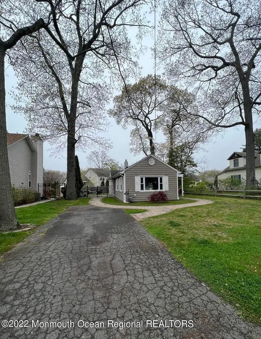 451 Harnell Ave photo 1