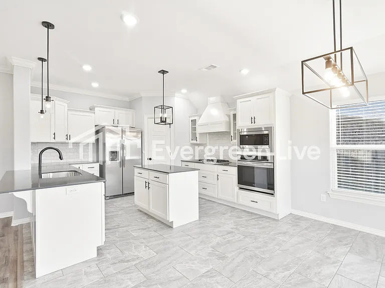 4346 W Barhem Dr — Photo 4