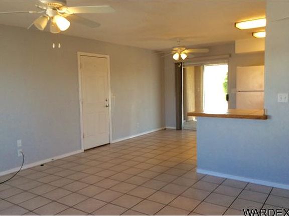 3rd image of 816 Manor Dr
