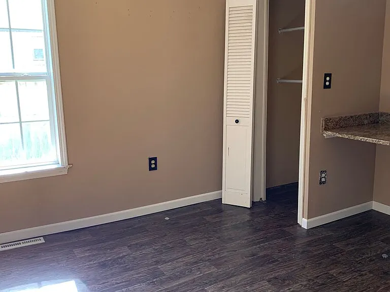 2543 W Water St — Photo 5