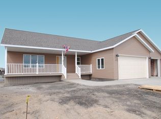 675 Hampton Dr E, Moorhead, MN 56560