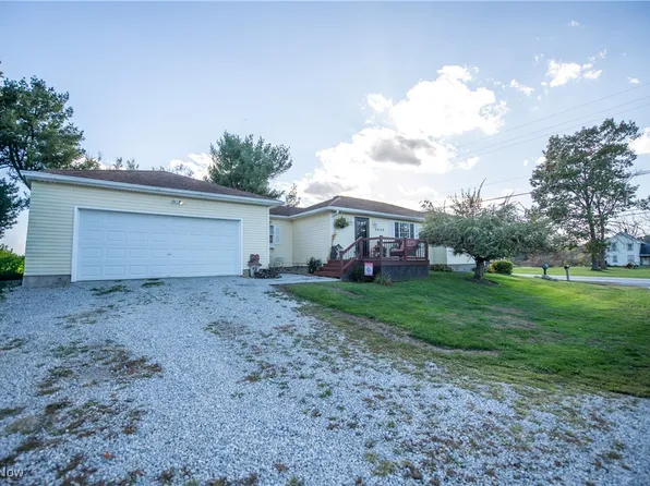 4044 Seeman Rd SW, Navarre, OH 44662