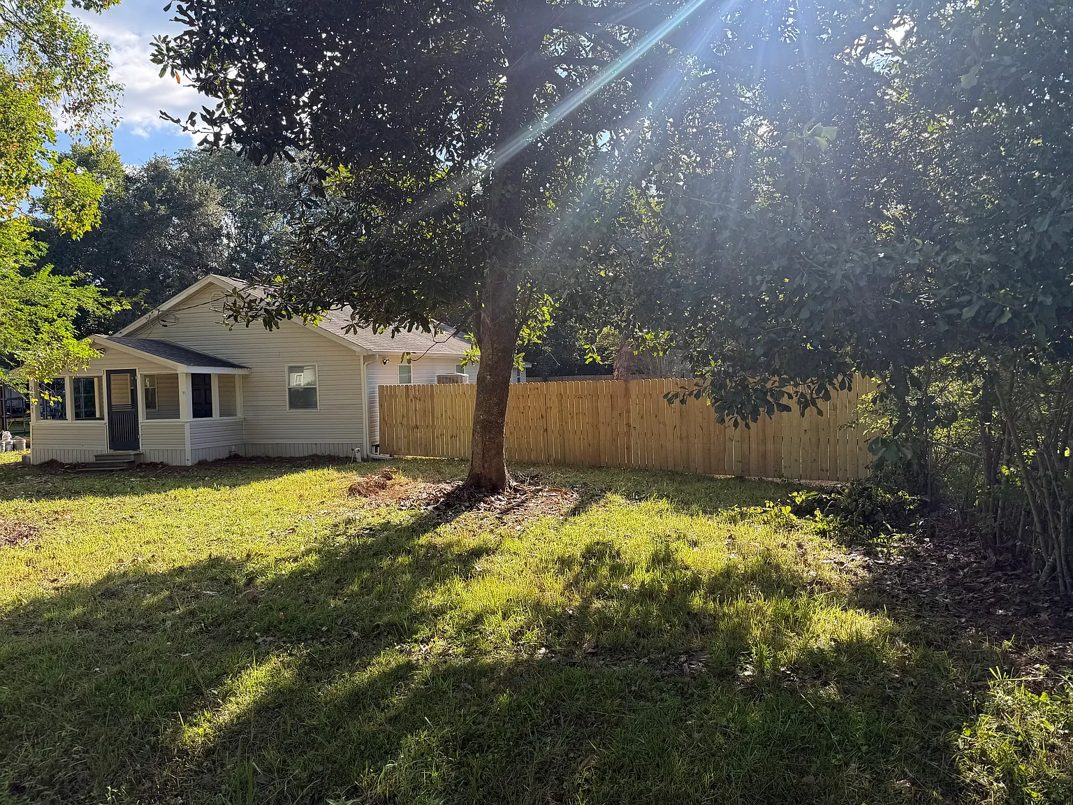 3 bed, 1.5 bath, 1377 sqft, $2,199 — Photo 1