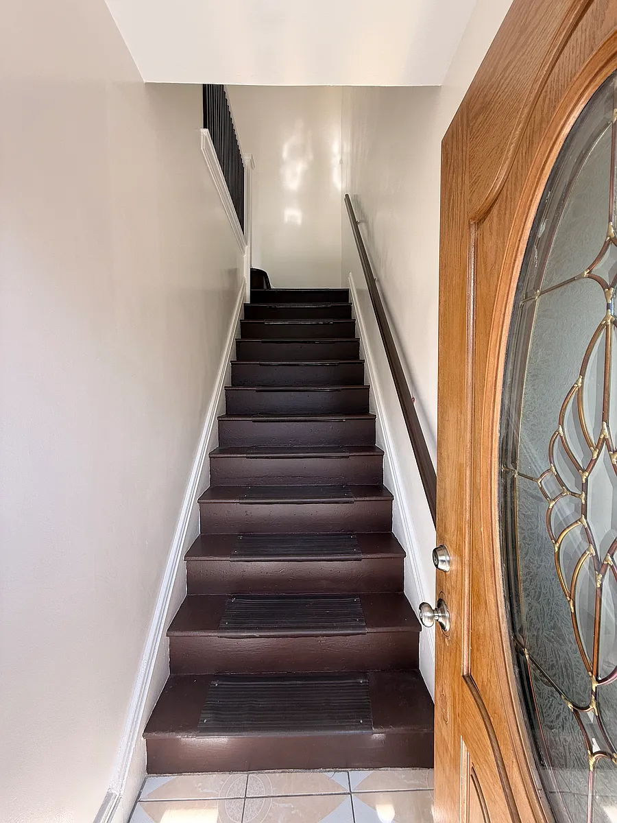 Building Photo - 17 Elmwood Ave #2