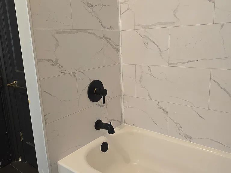 209 W Clay St — Photo 29