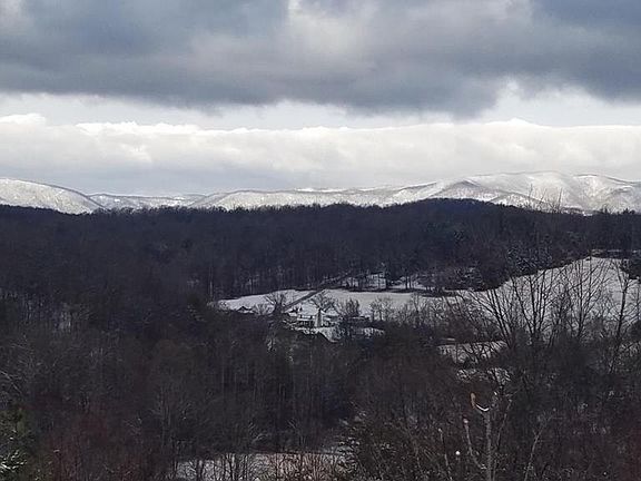 4th image of 465 McMoon Ln