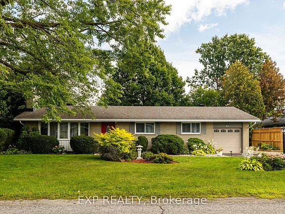 2nd image of 61 Ridgefield Cres