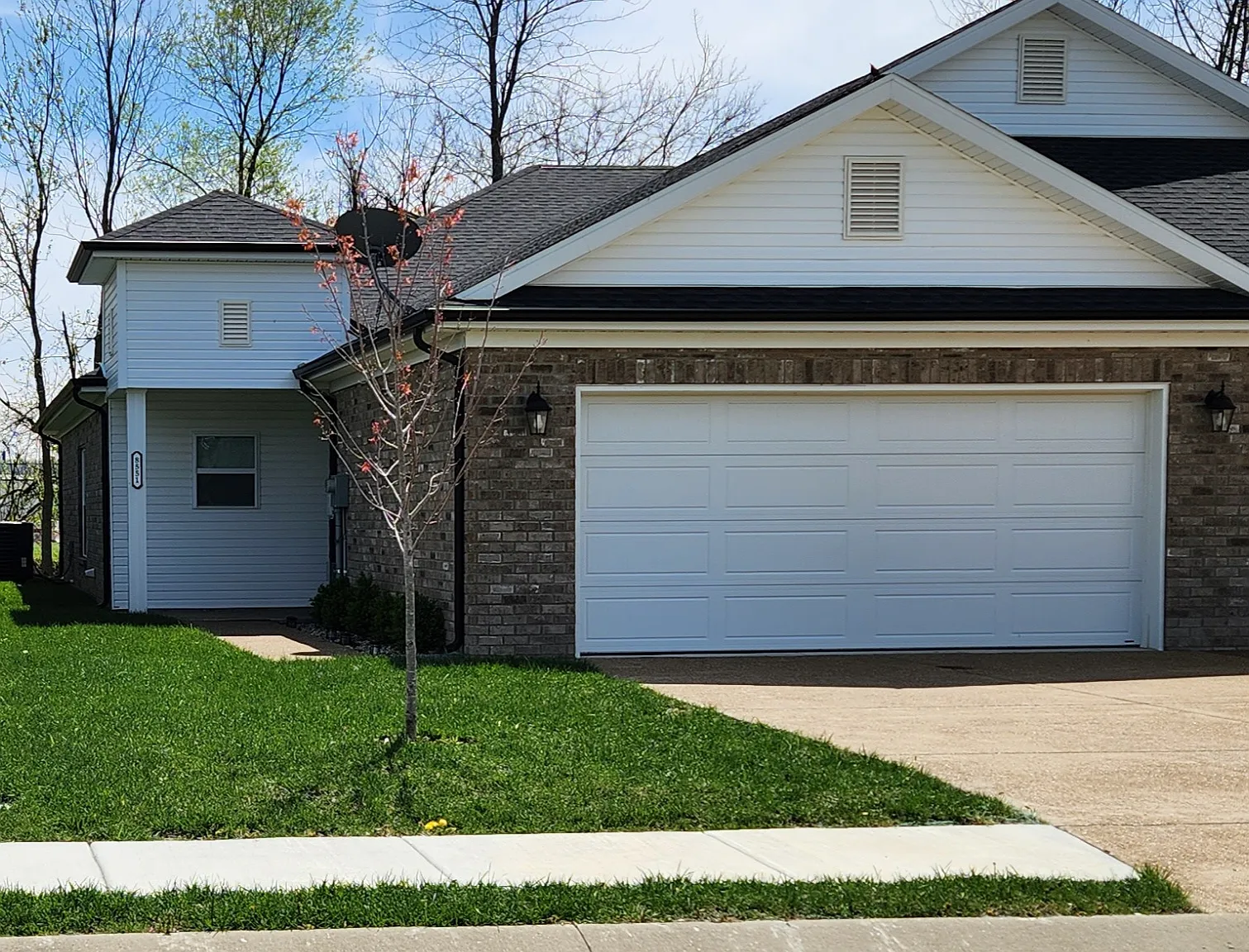 8565 Pebble Creek Dr — Photo 1