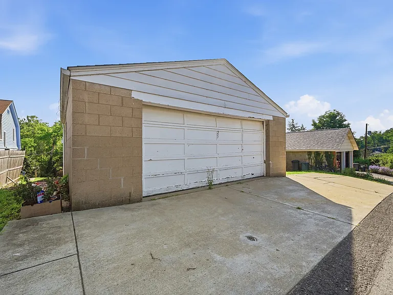 254 Pennsylvania Blvd — Photo 28