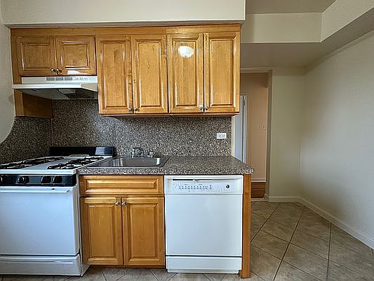 4th image of 16201 Highland Ave #4B