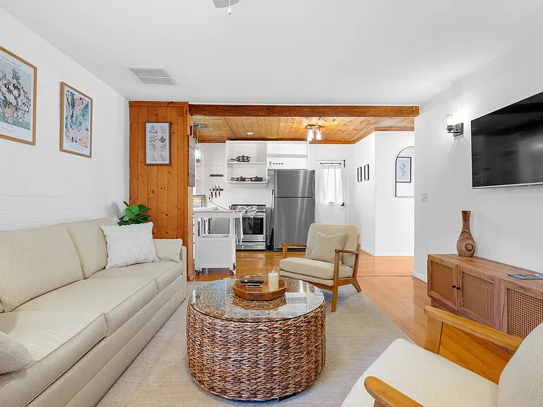 Waveview Dr — Photo 6
