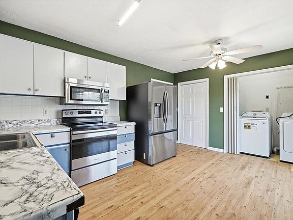 8th image of 13 Kingston Ct