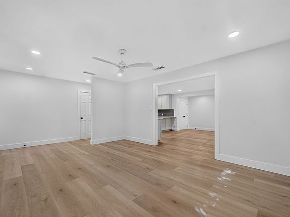 3rd image of 4750 Cockrell Ave