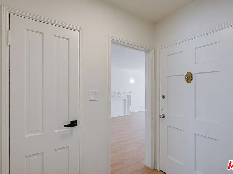 143 S Canon Dr #B — Photo 21