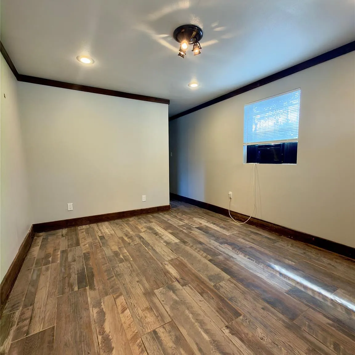 1 bed, 1.0 bath, 301 sqft, $1,100 — Photo 2