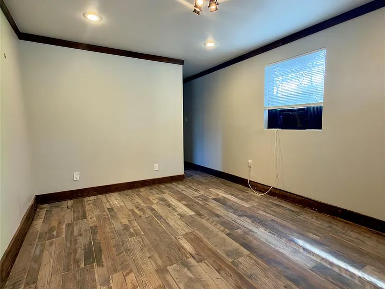 125 McDowell Rd — Photo 2